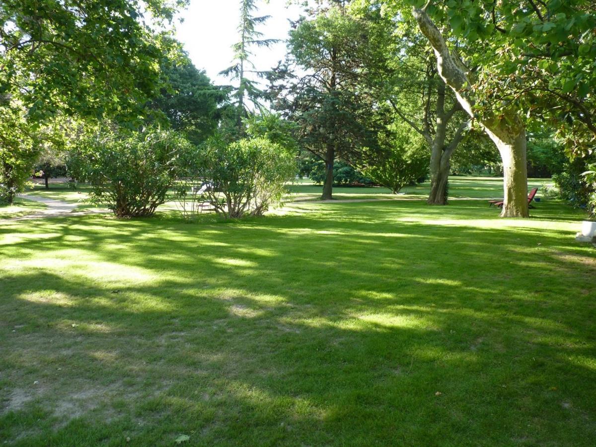 Domaine De Rhodes B&B Avignon Eksteriør billede